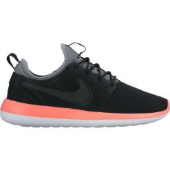 Buty sportowe Nike Roshe Two. Czarne obuwie sportowe damskie Nike, bez wzorów, do biegania, nike roshe. Za 149.99 zł.