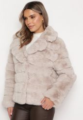 Beżowa Kurtka Futrzana z Przeszyciami Raline. Brązowe kurtki damskie Born2be, m, bez wzorów, z futra, bez kaptura. Za 239.99 zł.