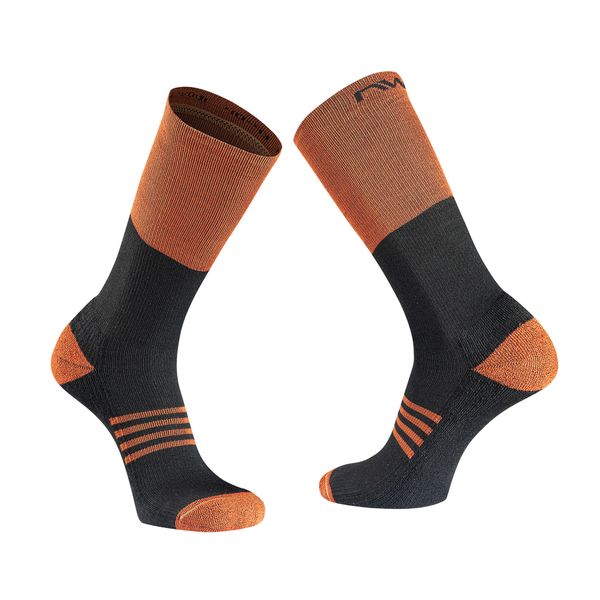 Skarpety rowerowe męskie Northwave Extreme Pro High. Czarne buty sportowe męskie Northwave, bez wzorów, z materiału. Za 69.00 zł.