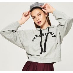 Bluza z kapturem - Jasny szar. Bluzy damskie marki Sinsay. W wyprzedaży za 29.99 zł.