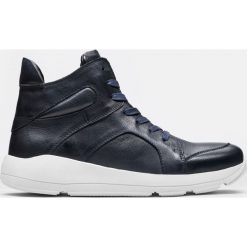 Granatowe trzewiki męskie. Buty sportowe męskie marki Kazar. Za 549.00 zł.