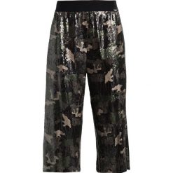 Liu Jo Jeans LUNGO DUET Szorty camouflage. Szorty damskie Liu Jo Jeans. W wyprzedaży za 599.25 zł.