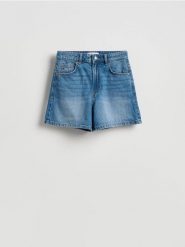 Jeansowe szorty - niebieski. Niebieskie szorty damskie Reserved, bez wzorów, z bawełny. Za 89.99 zł.