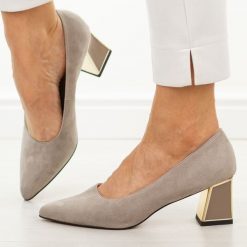 Beżowe skórzane czółenka damskie Vinceza 66921. Brązowe czółenka damskie VINCEZA, bez wzorów, ze skóry, biznesowe, bez obcasa, na słupku, bez zapięcia. Za 249.00 zł.