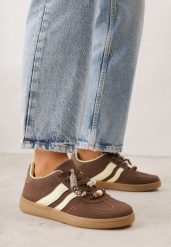 Brązowe Sneakersy w Stylu Tenisówek z Koralikami Charnara. Brązowe obuwie sportowe damskie Born2be, z aplikacjami, z dresówki, tenisowe. Za 89.99 zł.