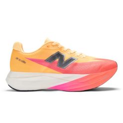 Buty damskie New Balance FuelCell SC Elite V5 WRCEL4JM – pomarańczowe. Brązowe obuwie sportowe damskie New Balance, bez wzorów, z materiału, do biegania. Za 1,199.99 zł.