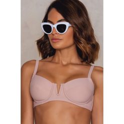 Hannalicious x NA-KD Góra bikini V - Pink. Różowe bikini damskie marki Hannalicious x NA-KD. W wyprzedaży za 36.58 zł.
