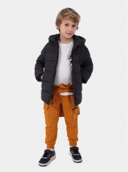 Mayoral Kurtka zimowa 4.440 Czarny Regular Fit. Czarne buty zimowe chłopięce Mayoral, na zimę, bez wzorów, z syntetyku, bez kaptura. Za 289.99 zł.