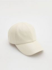 Czapka z daszkiem - złamana biel. Czapki i kapelusze damskie Reserved, bez wzorów. Za 59.99 zł.