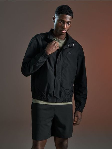 Kurtka ze stójką - czarny. Czarne kurtki męskie Sinsay, l, bez wzorów, bez kaptura. Za 89.99 zł.