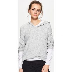 Sweter z kapturem - Jasny szary. Szare swetry damskie Cropp, z kapturem. Za 69.99 zł.