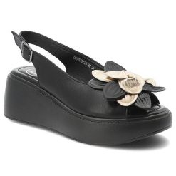 Sandały damskie Filippo, cholewka ze skóry naturalnej zapinane na sprzączkę, czarne, DS7578/26. Czarne klapki damskie Filippo, z aplikacjami, ze skóry, eleganckie, bez obcasa, na koturnie. Za 199.00 zł.