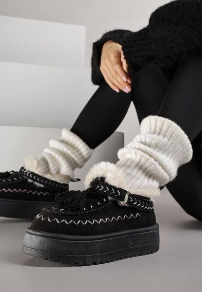 Czarne Śniegowce na Grubej Podeszwie z Frędzlami i Haftem Linodis. Czarne śniegowce i trapery damskie Born2be, z jeansu. Za 119.99 zł.