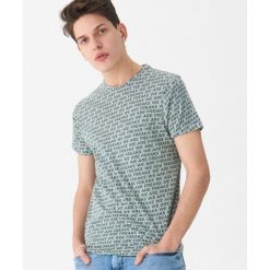 T-shirt z nadrukiem all over - Zielony. T-shirty męskie marki House. Za 39.99 zł.