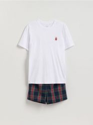 Dwuczęściowa piżama ze świątecznym motywem - biały. Białe piżamy męskie Reserved, l, bez wzorów, z bawełny, bez ramiączek. Za 99.99 zł.