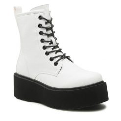 Trzewiki Jenny Fairy. Białe botki damskie Jenny Fairy, bez obcasa, na koturnie, bez zapięcia. Za 159.99 zł.