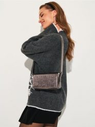 Metaliczna torebka na ramię - czarny. Czarne torby na ramię damskie Sinsay, bez wzorów, bez dodatków. Za 39.99 zł.