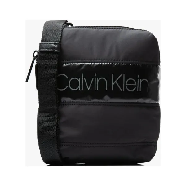 Calvin Klein Torba Puffer Mini Reporter , granatowy, rozmiar ONE SIZE. Niebieskie torby na ramię męskie Calvin Klein, bez wzorów, z materiału, na ramię, małe, pikowane. Za 279.99 zł.