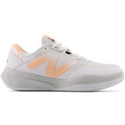 Buty damskie New Balance WCH796P4 – białe. Białe obuwie sportowe damskie New Balance, bez wzorów, z gumy, do biegania. Za 199.99 zł.