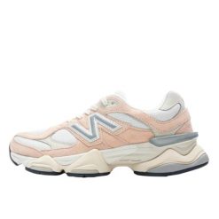 Buty do chodzenia dla dorosłych New Balance 9060 Vintage Rose. Białe obuwie sportowe damskie New Balance, bez wzorów, trekkingowe. Za 809.20 zł.