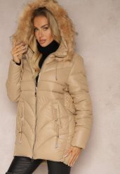 Beżowa Trapezowa Kurtka z Pikowanymi Przeszyciami i Kapturem z Odpinanym Futrem Deoiala. Brązowe kurtki damskie Renee, l, bez wzorów, z jeansu. Za 139.99 zł.