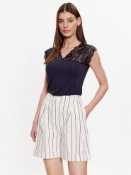 Culture Bluzka Poppy 50100306 Granatowy Regular Fit. Niebieskie bluzki damskie Culture, s, bez wzorów, z wiskozy, bez kołnierzyka, bez ramiączek. Za 159.99 zł.