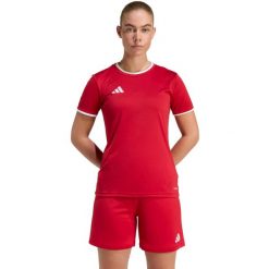 Koszulka damska adidas Entrada 26 Jersey czerwony. Czerwone koszulki sportowe damskie Adidas, bez wzorów, z jersey, sportowe, bez kołnierzyka. Za 60.99 zł.