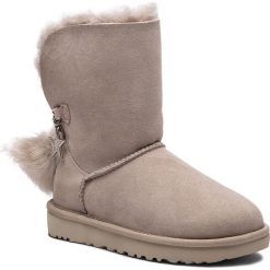 Buty UGG - W Classic Charm Boot 1095717 W/Will. Kozaki damskie marki Roberto. W wyprzedaży za 699.00 zł.