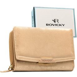 Beżowy, poziomy portfel damski ze skóry ekologicznej zamykany na zatrzask - Rovicky. Brązowe portfele damskie ROVICKY, bez wzorów, ze skóry ekologicznej. Za 79.99 zł.