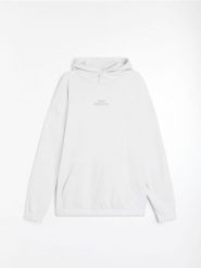 Bluza hoodie z napisem Stay Positive - kremowy. Białe bluzy sportowe męskie Sinsay, l, bez wzorów, bez kaptura. Za 49.99 zł.