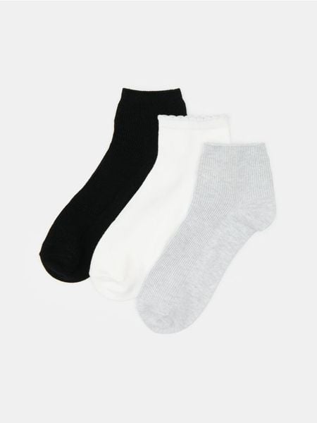 Prążkowane skarpetki z bawełną 3 pack - szary. Szare skarpety damskie Sinsay, bez wzorów, z bawełny. Za 12.99 zł.