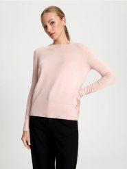 Sweter - różowy. Czerwone swetry damskie Sinsay, l, bez wzorów, ze skóry, bez kołnierzyka, bez ramiączek, bez kaptura. W wyprzedaży za 24.99 zł.