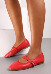 Czerwone Balerinki Zapinane na Sprzączkę ze Ściętym Noskiem Rilaisa. Czerwone baleriny damskie Born2be, na wiosnę, bez wzorów, z jeansu, eleganckie, bez obcasa, na płaskiej podeszwie. Za 69.99 zł.