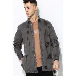Ciemnoszara Koszula Randomise. Koszule męskie marki Born2be. Za 139.99 zł.