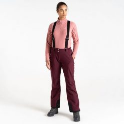Effused II Damskie spodnie narciarskie. Fioletowe spodnie materiałowe damskie Dare 2b, na zimę, bez wzorów, sportowe, narciarskie. W wyprzedaży za 359.10 zł.
