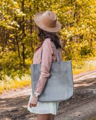 Skórzana torebka damska DAN-A T376 szara. Szare torebki do ręki damskie DAN-A, bez wzorów, ze skóry, eleganckie, bez dodatków. Za 399.99 zł.