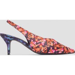 NA-KD Shoes Czółenka na niskim obcasie we wzory - Multicolor. Czółenka damskie marki NA-KD Shoes. W wyprzedaży za 48.58 zł.
