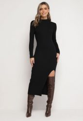 Czarna Prążkowana Maxi Sukienka z Wiskozą Ozdobiona Guzikami i Rozcięciem Pollare. Czarne sukienki damskie Born2be, na zimę, bez wzorów, z dzianiny, bez kołnierzyka, bez ramiączek, maxi. Za 69.99 zł.