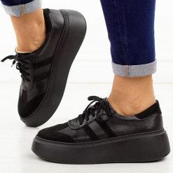 Czarne skórzane sneakersy damskie Deoni D632. Czarne obuwie sportowe damskie Deoni, na jesień, bez wzorów, z jeansu, eleganckie, z okrągłym noskiem, bez obcasa, na platformie, bez zapięcia. Za 429.00 zł.