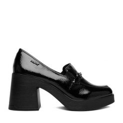 Czółenka Rieker. Czarne półbuty damskie Rieker, bez wzorów, bez obcasa, na obcasie, bez zapięcia. Za 349.99 zł.