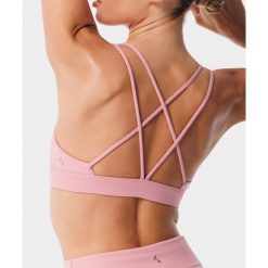 Stanik sportowy crossback dla kobiet Carpatree Balletcore. Czerwone obuwie sportowe damskie Carpatree, bez wzorów, na fitness i siłownię. W wyprzedaży za 118.99 zł.