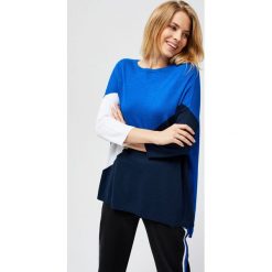 Sweter typu oversize. Swetry damskie MOODO, xs, bez wzorów, bez kołnierzyka, bez ramiączek, bez kaptura. Za 39.99 zł.