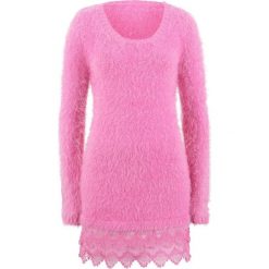 Długi sweter z koronką, długi rękaw bonprix lila - różowy. Czerwone swetry damskie bonprix, z koronki. Za 129.99 zł.
