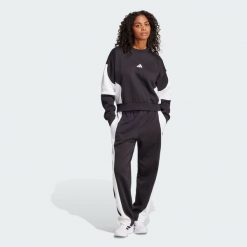 Dres Laziday. Szare obuwie sportowe damskie Adidas, bez wzorów, z dresówki, na fitness i siłownię. Za 439.00 zł.