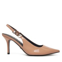 Szpilki Guess. Brązowe szpilki damskie Guess, z aplikacjami, bez obcasa, bez zapięcia. Za 399.99 zł.