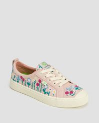 Trampki zamszowe Cariuma OCA Low Rose Suede Embroidered Flowers. Białe trampki i tenisówki damskie CARIUMA, bez wzorów, z gumy, bez zapięcia. Za 338.25 zł.