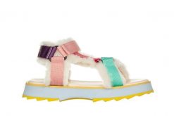 Sandały Emu Raven Multi 119159, Wielokolorowe, Futro naturalne - 38. Sandały damskie EMU, bez wzorów, z futra, bez obcasa, bez zapięcia. W wyprzedaży za 179.10 zł.