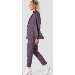 NA-KD Classic Spodnie garniturowe - Black,Pink. Czarne spodnie materiałowe damskie NA-KD Classic. Za 161.95 zł.