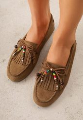 Ciemnobeżowe Mokasyny VICES z Imitacji Zamszu z Kokardką Kolorowymi Koralikami i Skórzaną Wkładką Nenden. Brązowe mokasyny damskie Renee, z jeansu, eleganckie. Za 99.99 zł.