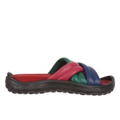 Sneakers kobiece MBT SF-Modena III Slip On. Czerwone trampki i tenisówki damskie MBT, bez wzorów, bez zapięcia. Za 378.50 zł.